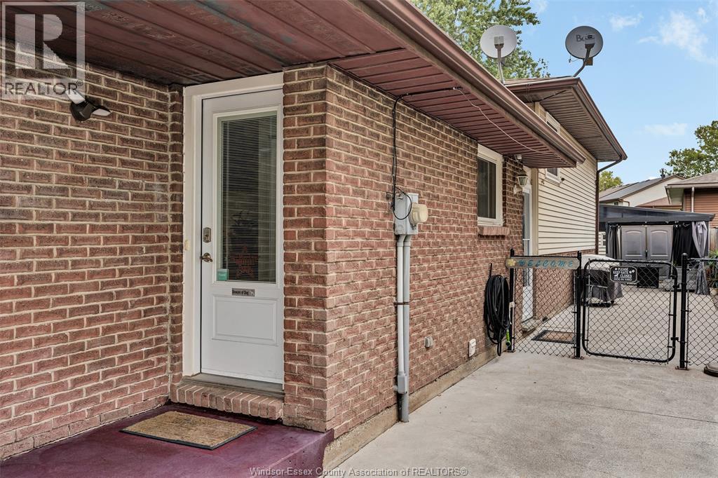 3090 Fairlane Crescent, Windsor, Ontario  N8W 4Y6 - Photo 5 - 26024165