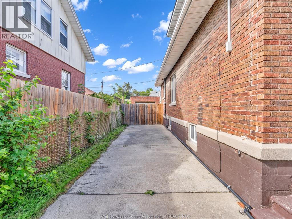 172 Giles Boulevard, Windsor, Ontario  N9A 4B5 - Photo 5 - 26024175