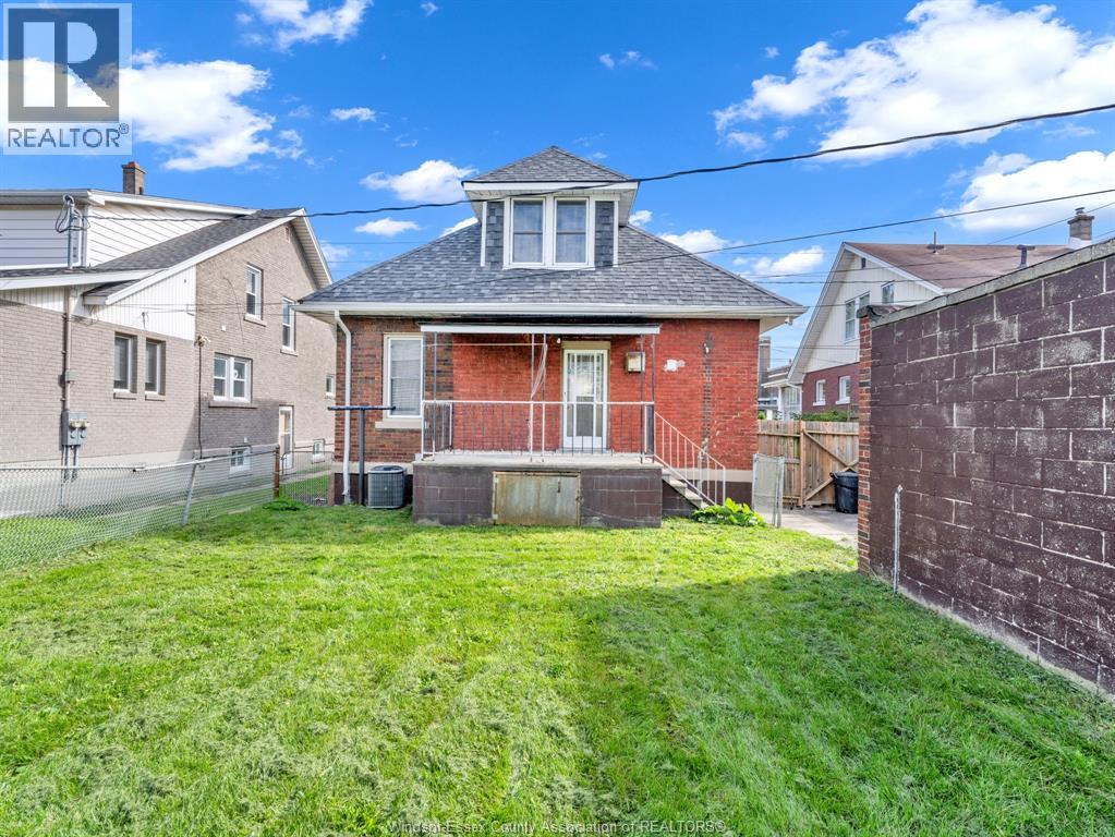 172 Giles Boulevard, Windsor, Ontario  N9A 4B5 - Photo 8 - 26024175