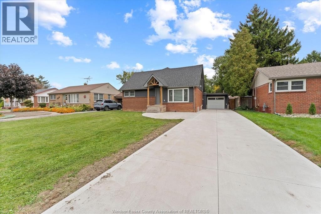 2858 Dandurand, Windsor, Ontario  N9E 2E4 - Photo 2 - 26024169