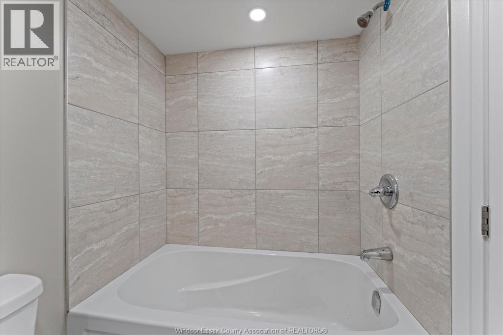 2858 Dandurand, Windsor, Ontario  N9E 2E4 - Photo 31 - 26024169