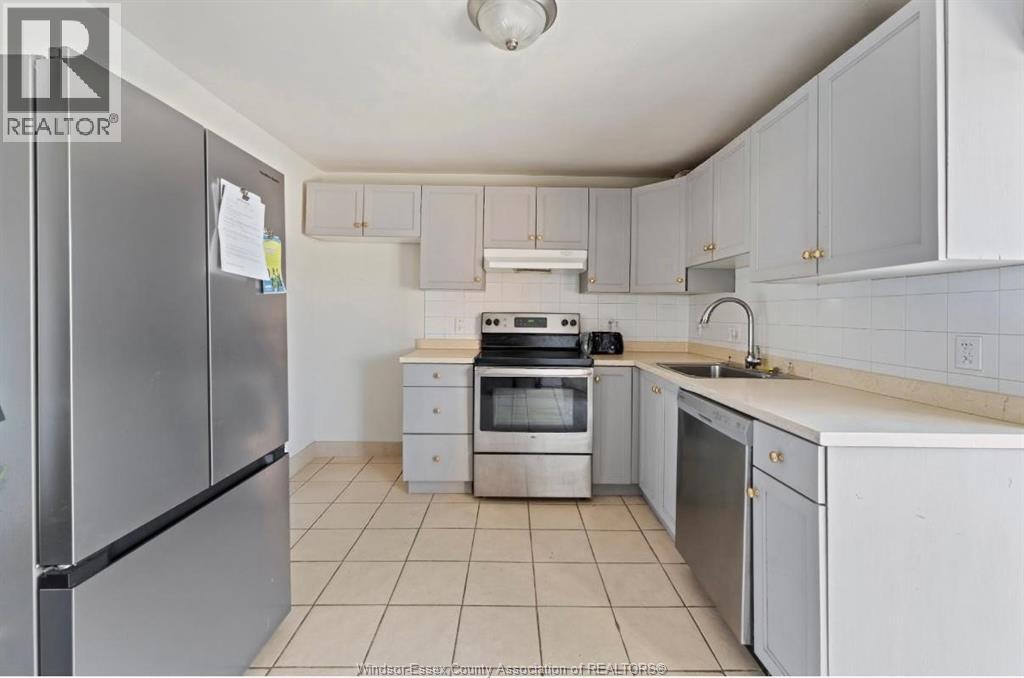977 Gladstone, Windsor, Ontario  N9A 2R5 - Photo 7 - 26024109