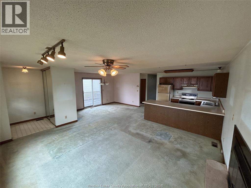 79 Parkside, Mcgregor, Ontario  N0R 1J0 - Photo 2 - 26024172