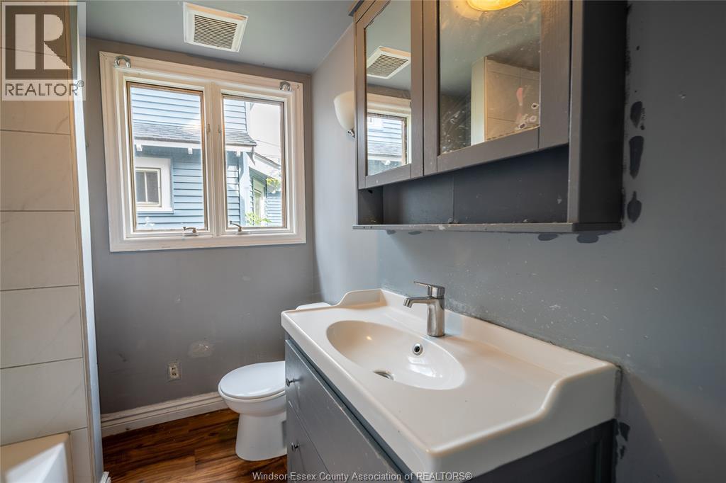 1076 Dougall Avenue Unit# Main, Windsor, Ontario  N9A 4R5 - Photo 9 - 26024031