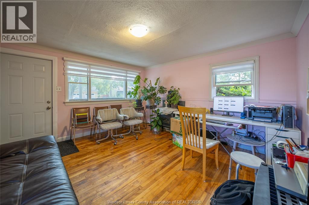 1497 Everts, Windsor, Ontario  N9B 3E2 - Photo 6 - 26024033
