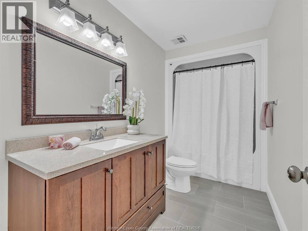 4274 Dennison Court, Windsor, Ontario  N9G 2Y8 - Photo 17 - 26024209