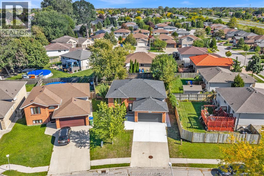 4274 Dennison Court, Windsor, Ontario  N9G 2Y8 - Photo 2 - 26024209