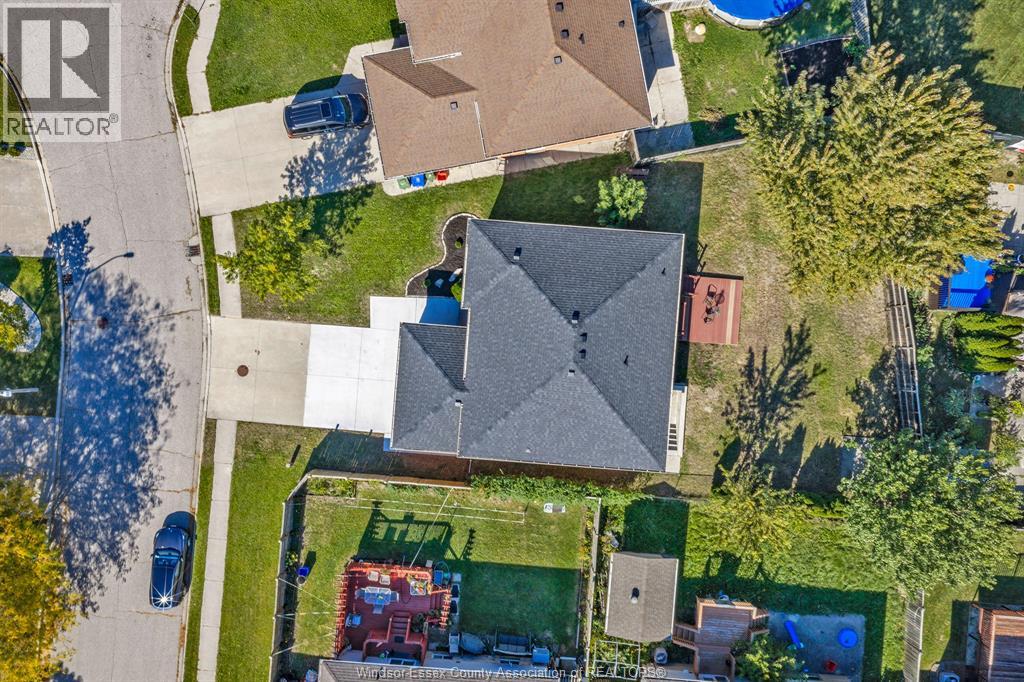 4274 Dennison Court, Windsor, Ontario  N9G 2Y8 - Photo 3 - 26024209