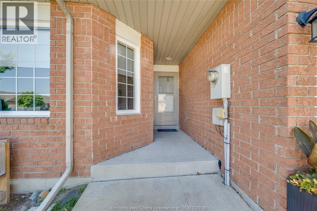 1971 Luxury Avenue, Windsor, Ontario  N8P 1W9 - Photo 3 - 26024150