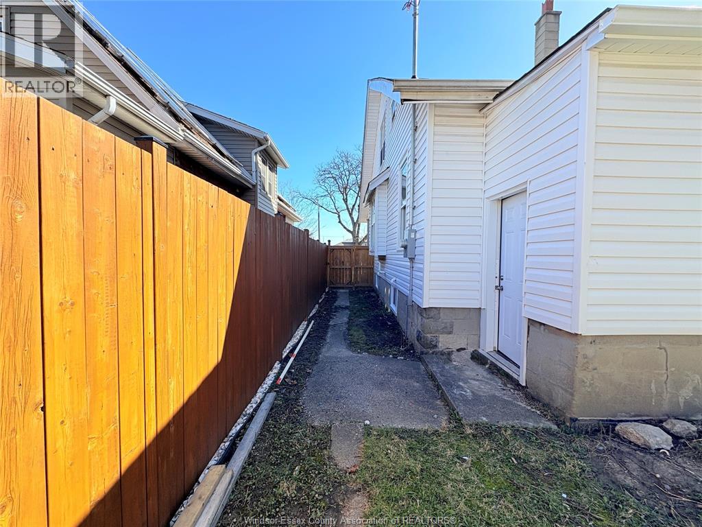 1489 Windermere Road, Windsor, Ontario  N8Y 3G1 - Photo 3 - 26024205