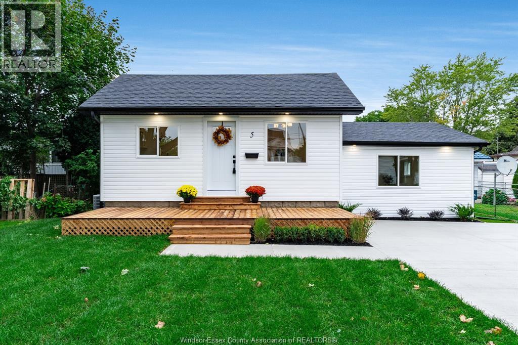 5 Howard Street, Leamington, Ontario  N8H 1G4 - Photo 1 - 26024225