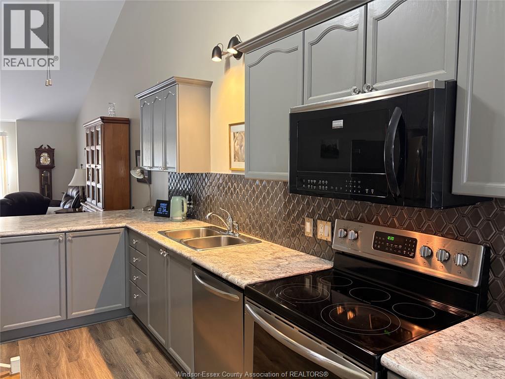 24 Erie Glen Crescent, Leamington, Ontario  N8H 5K2 - Photo 4 - 26024281