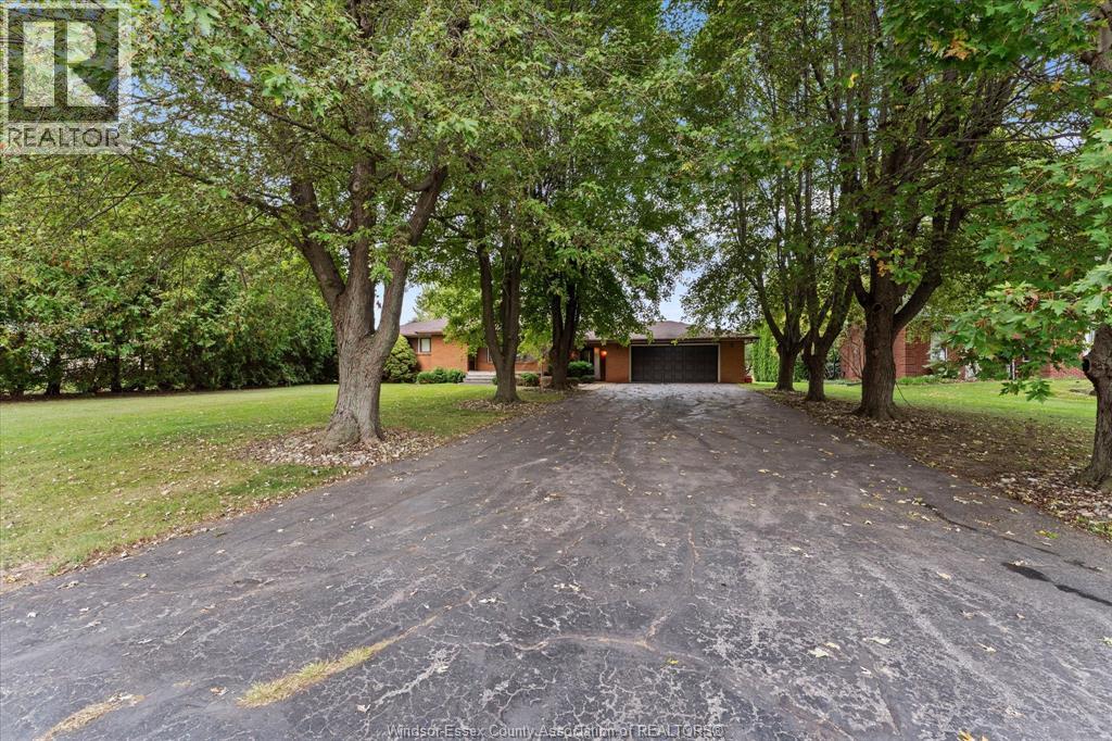 8605 Snake Lane, Lasalle, Ontario  N9A 6Z6 - Photo 5 - 26024356