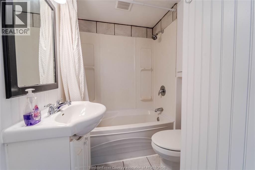 966 Curry Avenue, Windsor, Ontario  N9B 2C5 - Photo 11 - 26024355