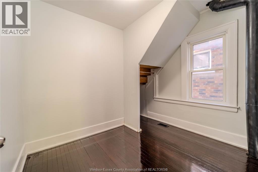 966 Curry Avenue, Windsor, Ontario  N9B 2C5 - Photo 6 - 26024355