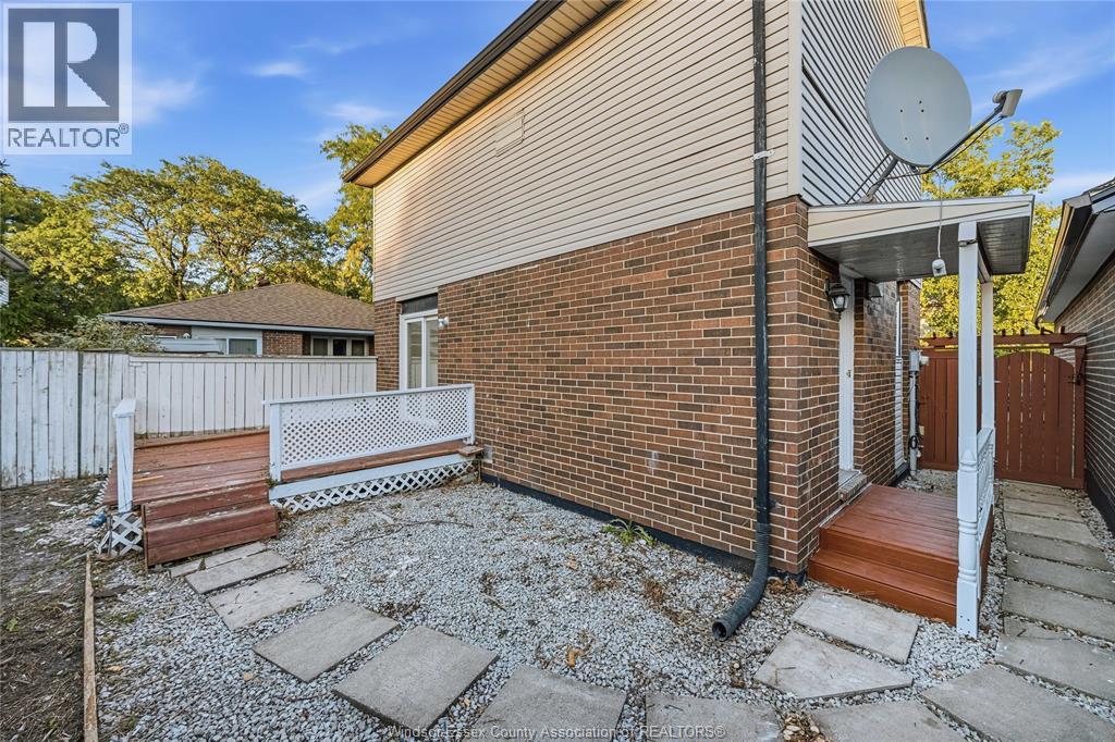 1341 Arncliffe Pl, Windsor, Ontario  N8S 4K1 - Photo 9 - 26024361