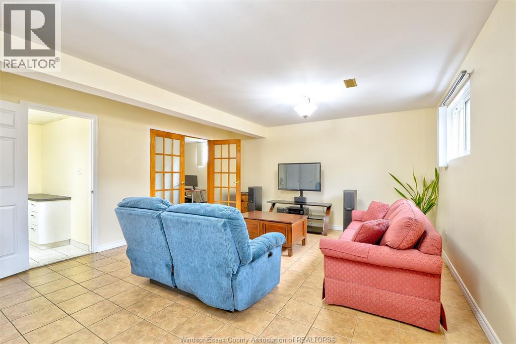 3325 Dolphin Court, Windsor, Ontario  N8R 2G7 - Photo 19 - 26024417