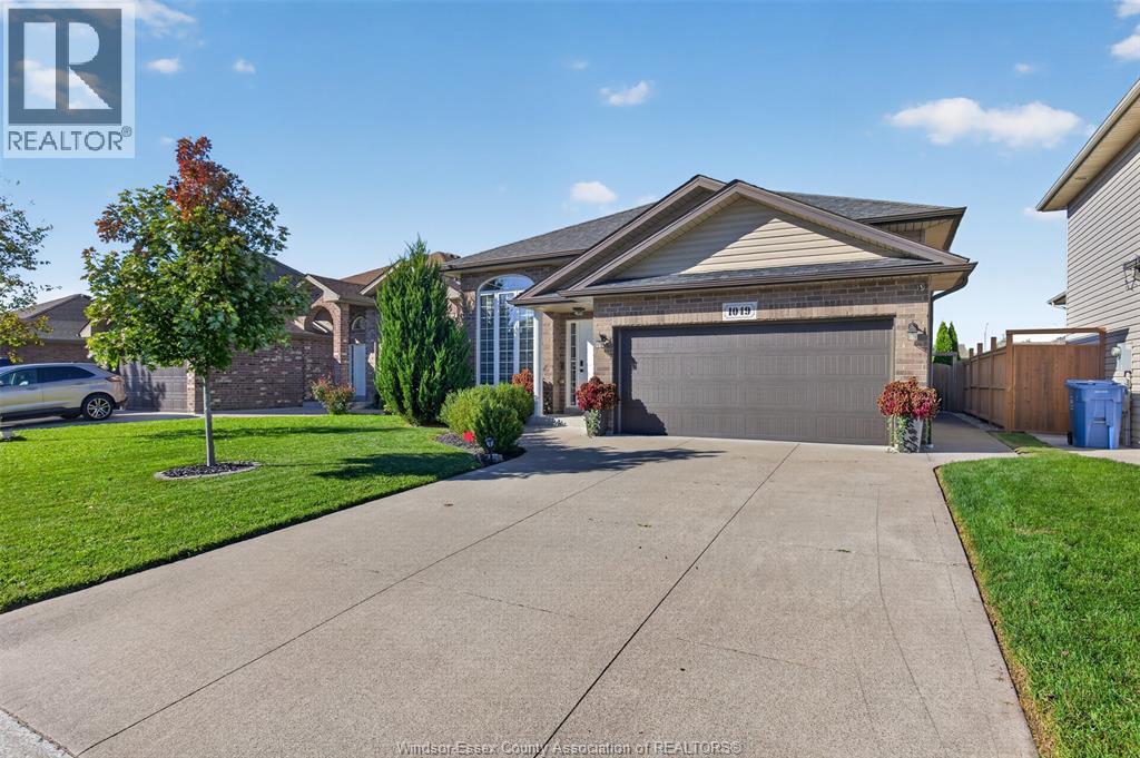 1049 Thunderbay, Windsor, Ontario  N8P 0C1 - Photo 1 - 26024524