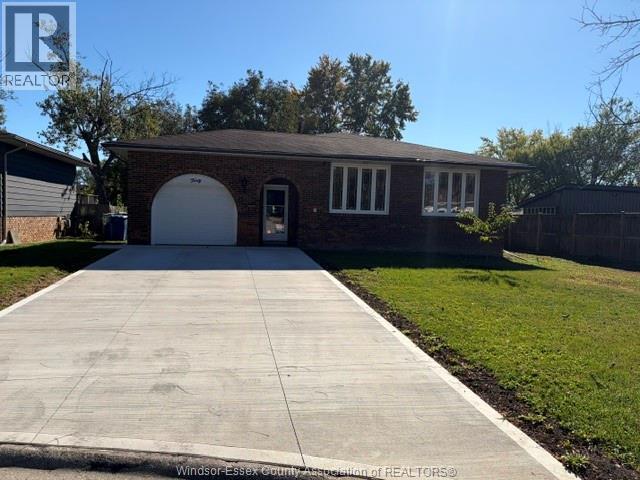 40 Holiday Court, Amherstburg, Ontario  N9V 3A8 - Photo 1 - 26024603