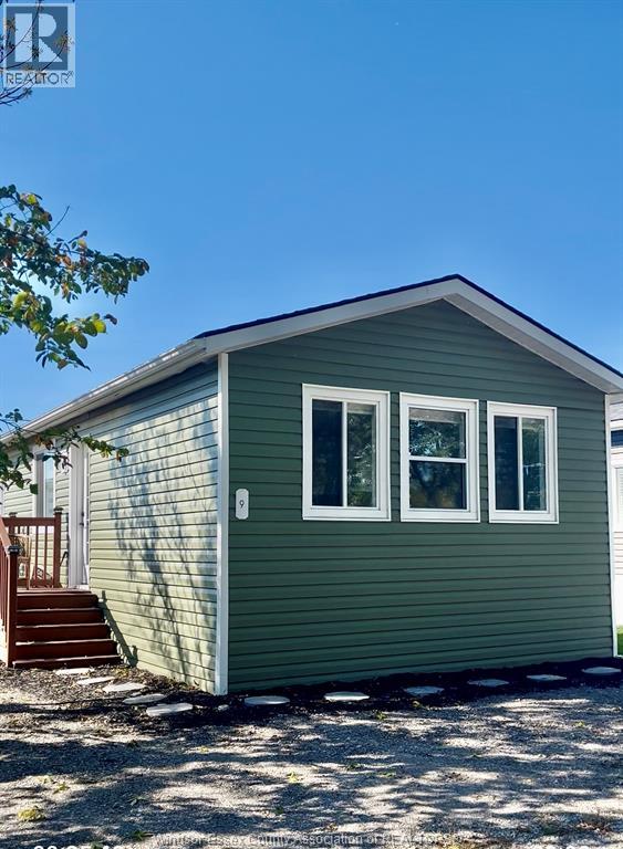 11408 County Rd 46 Unit# Mobile #9, Comber, Ontario  N0P 1J0 - Photo 1 - 26024715