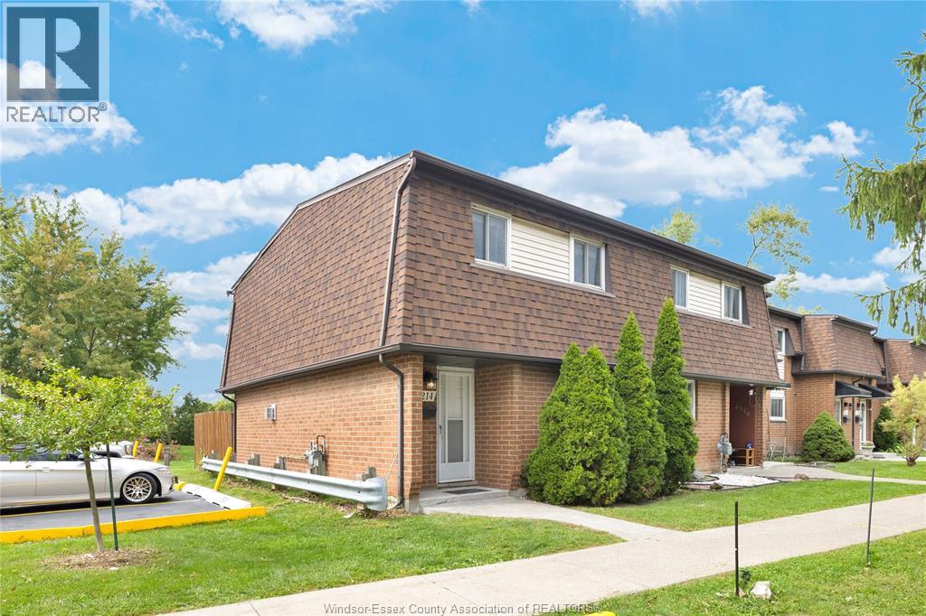 6214 Thornberry, Windsor, Ontario  N8T 3A3 - Photo 4 - 26024989