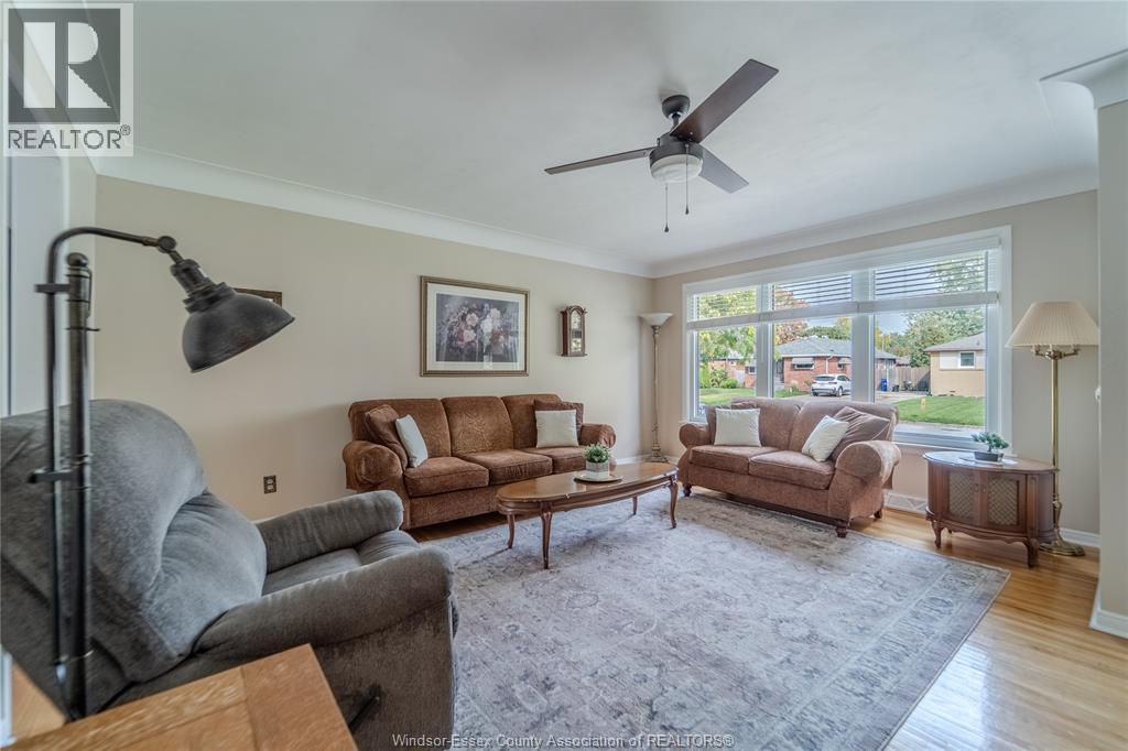 1049 Buckingham Road, Windsor, Ontario  N8S 2E2 - Photo 3 - 26025018