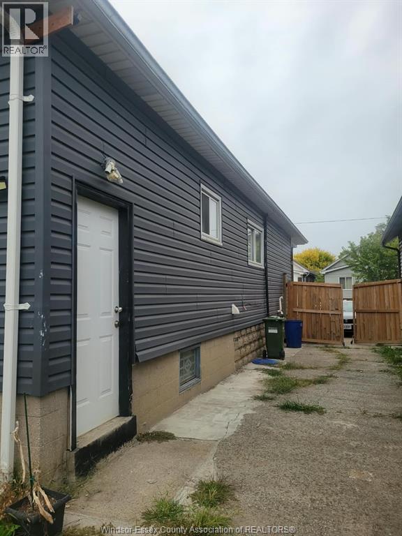 561 Josephine, Windsor, Ontario  N9B 2K9 - Photo 10 - 26025124