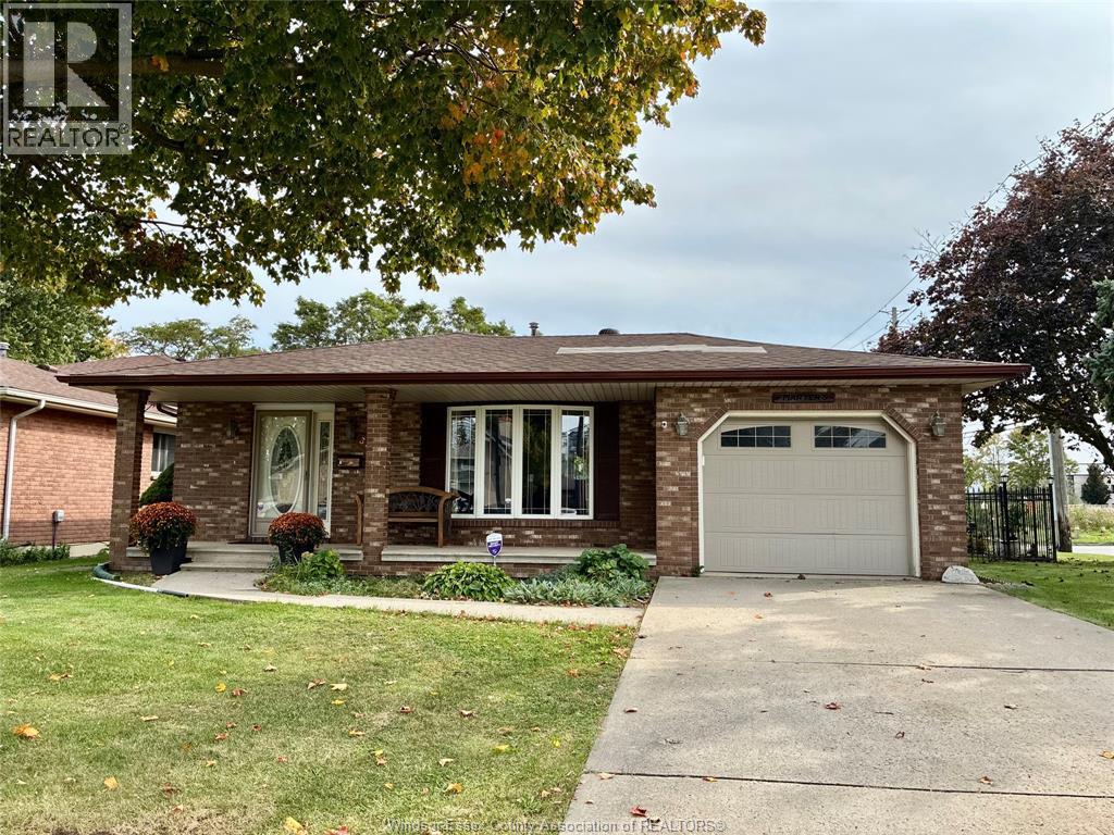 3596 Hemlock Avenue, Windsor, Ontario  N8R 1Z9 - Photo 1 - 26025303