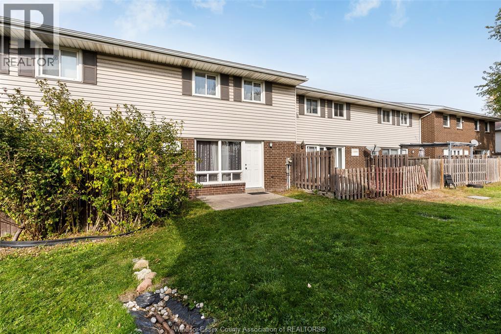 2755 Meadowbrook Lane Unit# 11, Windsor, Ontario  N8T 2Y6 - Photo 2 - 26025370