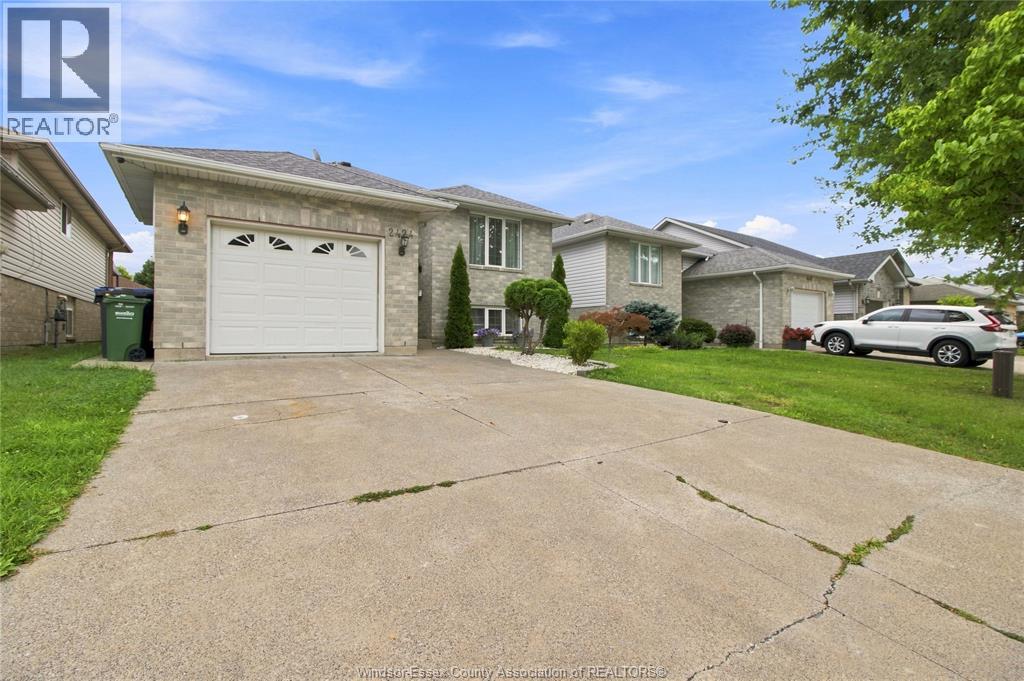 2424 Timbercrest Avenue, Windsor, Ontario  N8P 1S2 - Photo 2 - 26025405