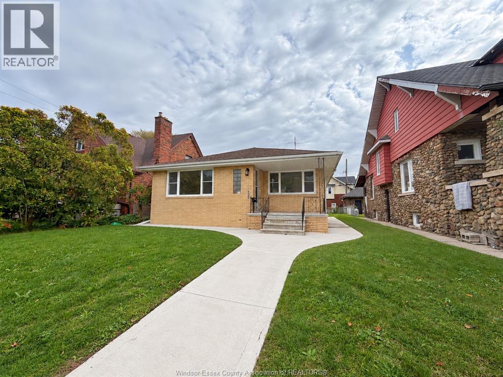 1425 Giles Boulevard East, Windsor, Ontario  N9A 4H2 - Photo 1 - 26025353