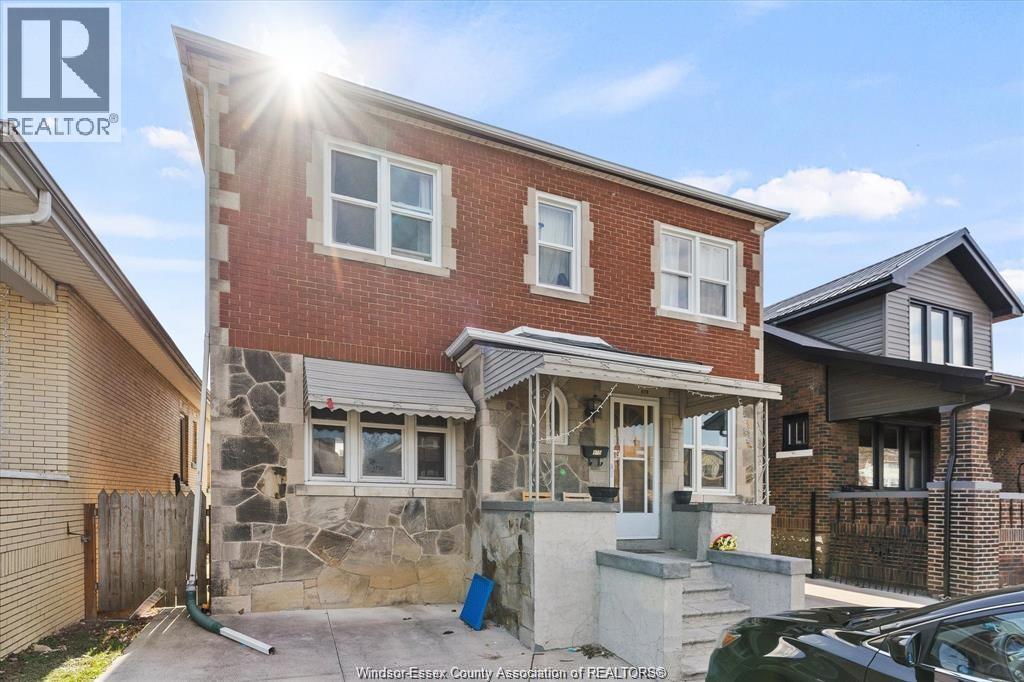 975 Parent, Windsor, Ontario  N9A 2E2 - Photo 2 - 26025817