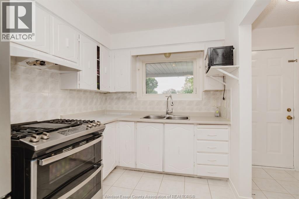 3444 Hemlock, Windsor, Ontario  N8R 1Z9 - Photo 8 - 26025940