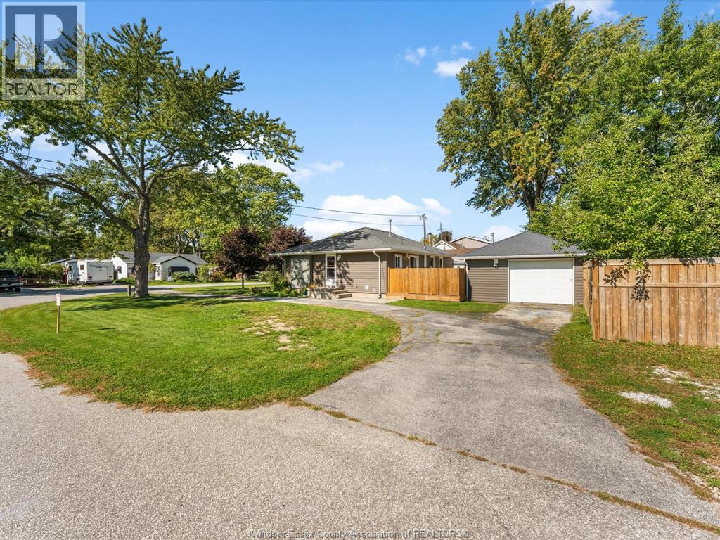 230 Caruhel, Lakeshore, Ontario  N0R 1A0 - Photo 2 - 26026001