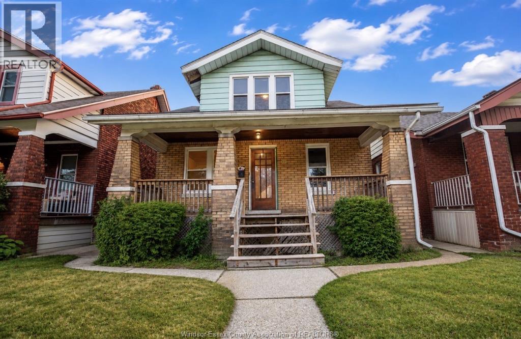 521 Rankin, Windsor, Ontario  N9B 2R6 - Photo 1 - 26025950