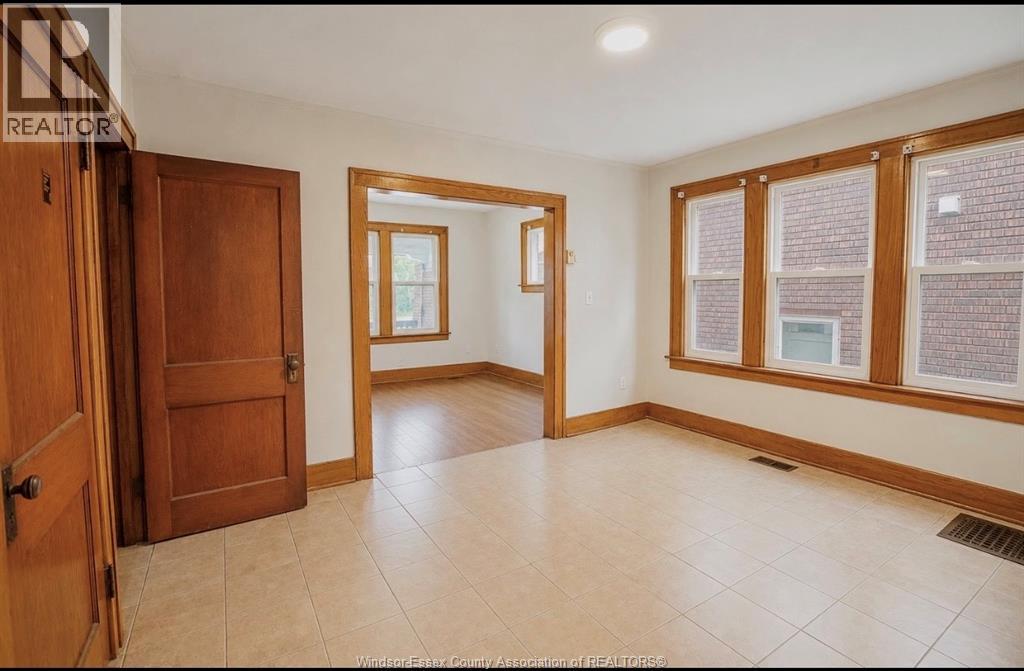 521 Rankin, Windsor, Ontario  N9B 2R6 - Photo 4 - 26025950