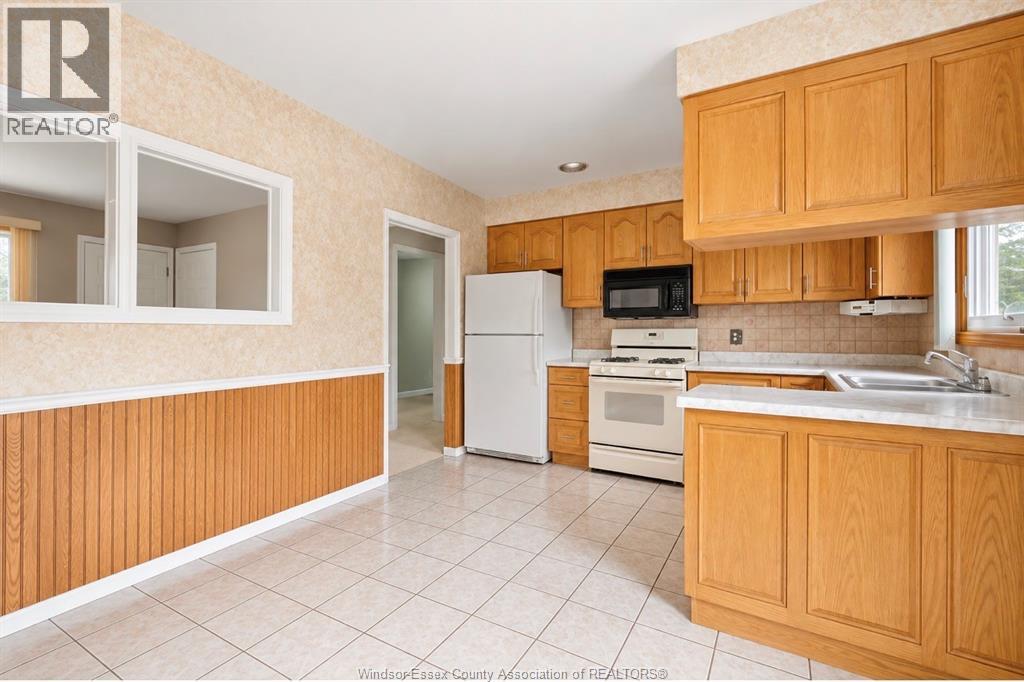 2530 St . Alphonse Avenue, Tecumseh, Ontario  N8N 2X4 - Photo 15 - 26026290