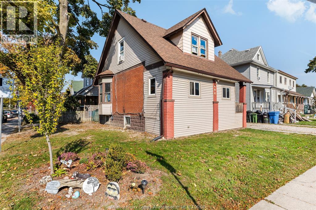 494 Caroline Street, Windsor, Ontario  N9A 6A6 - Photo 1 - 26026426