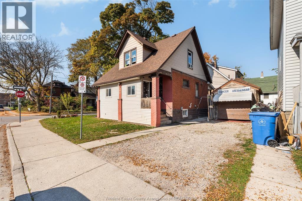 494 Caroline Street, Windsor, Ontario  N9A 6A6 - Photo 2 - 26026426