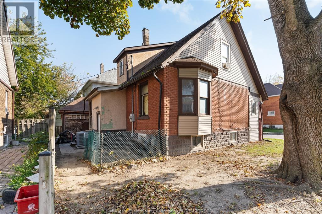 494 Caroline Street, Windsor, Ontario  N9A 6A6 - Photo 3 - 26026426