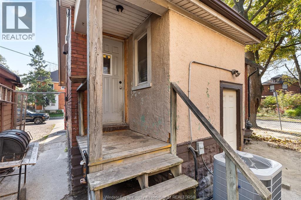 494 Caroline Street, Windsor, Ontario  N9A 6A6 - Photo 4 - 26026426