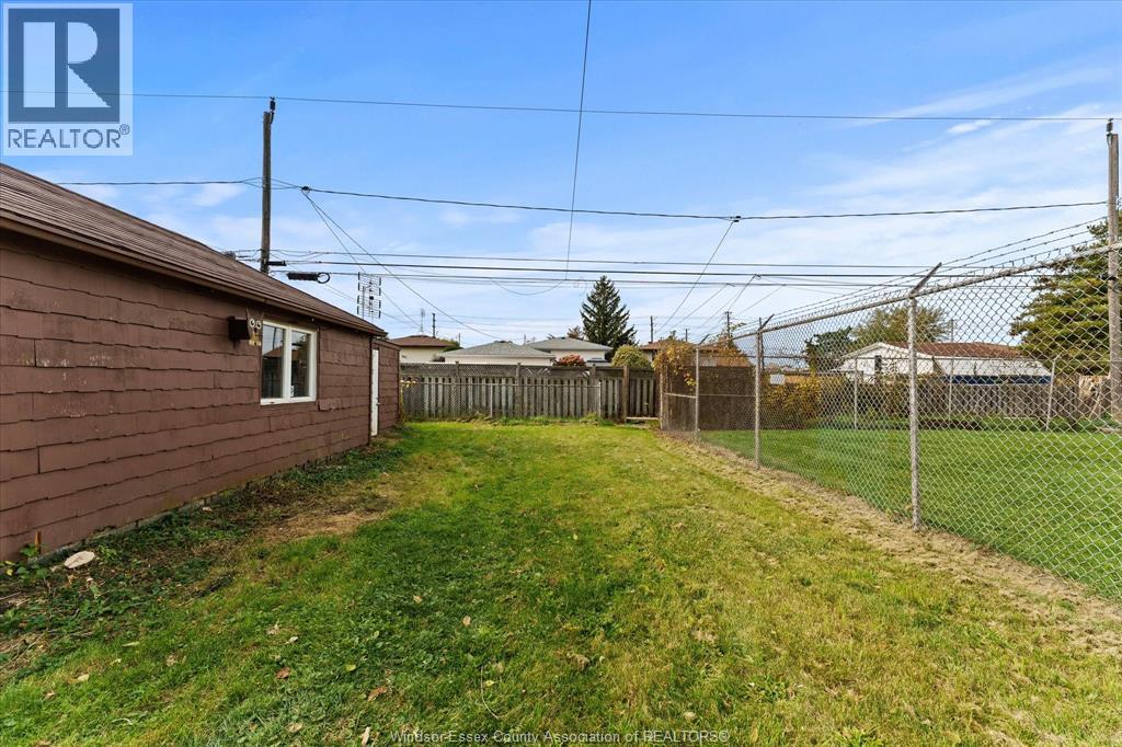 1615 Benjamin, Windsor, Ontario  N8X 4N7 - Photo 33 - 26026023