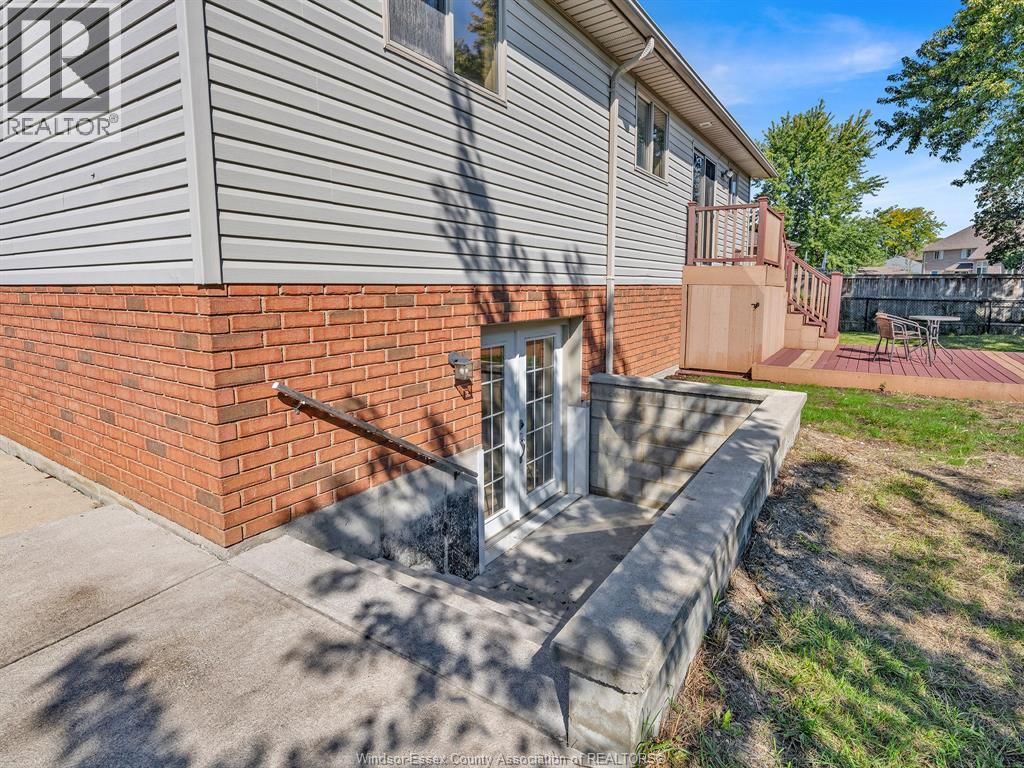 4274 Dennison Court, Windsor, Ontario  N9G 2Y8 - Photo 6 - 26026559