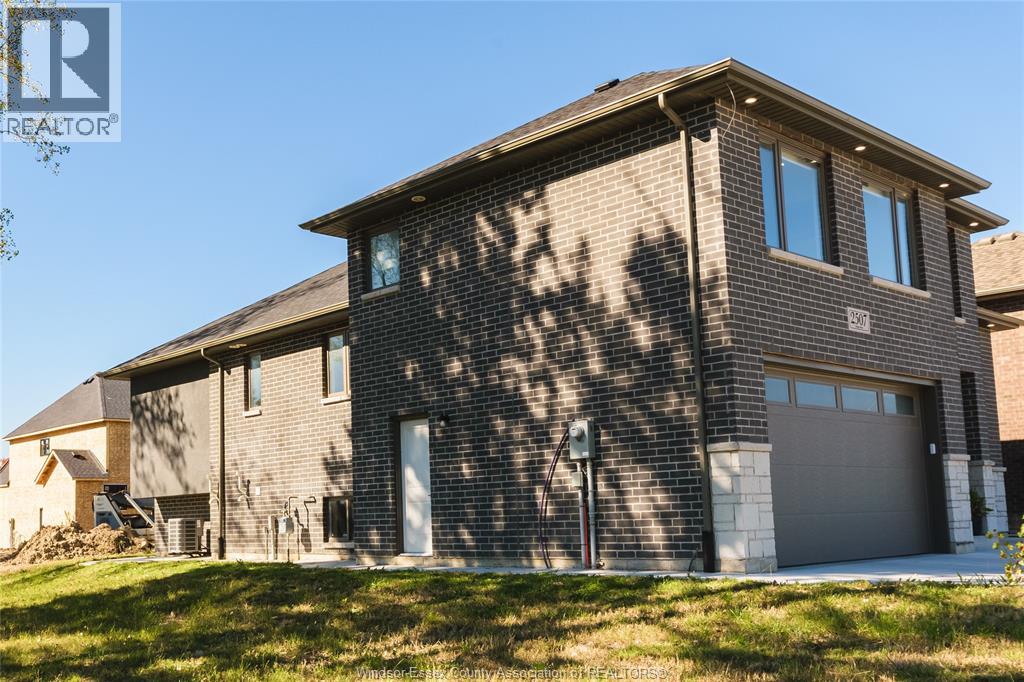 2507 Roxborough Boulevard, Windsor, Ontario  N9E 0A9 - Photo 37 - 26026459