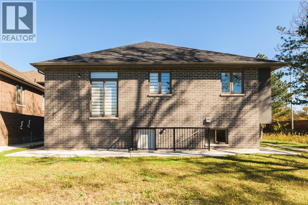 2507 Roxborough Boulevard, Windsor, Ontario  N9E 0A9 - Photo 39 - 26026459