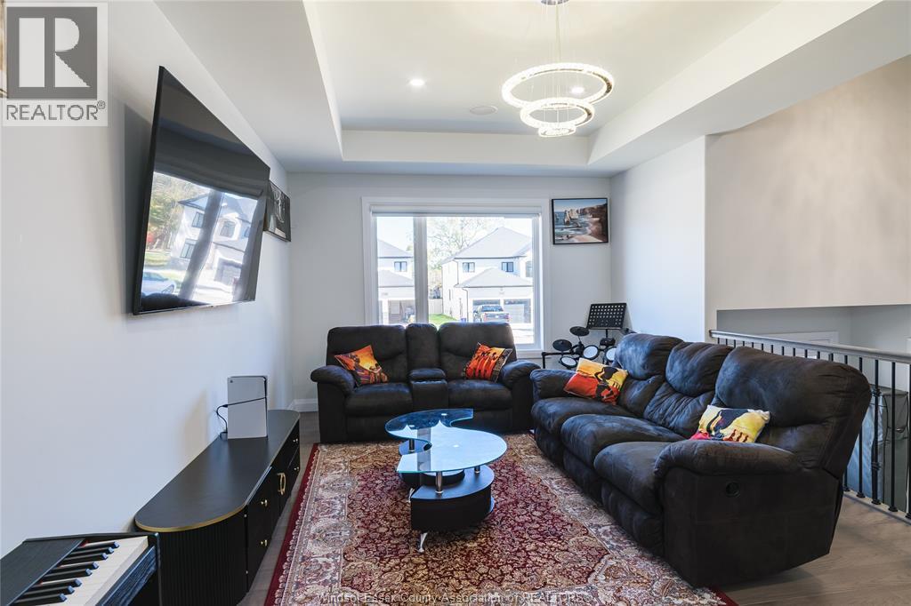 2507 Roxborough Boulevard, Windsor, Ontario  N9E 0A9 - Photo 6 - 26026459