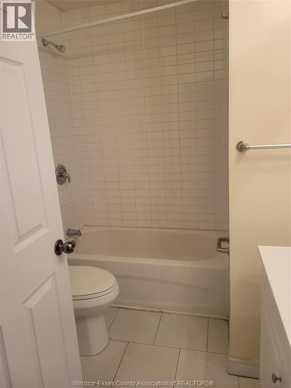 372 Louis Unit# Upper, Windsor, Ontario  N9A 1W4 - Photo 9 - 26026462