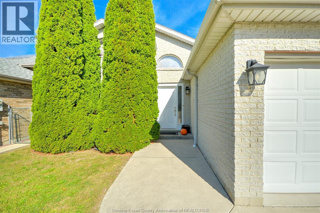 836 Dynasty, Windsor, Ontario  N9G 2V8 - Photo 1 - 26026708