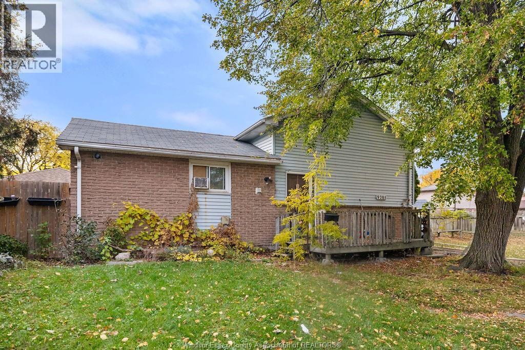9205 Arncliff, Windsor, Ontario  N8S 4J9 - Photo 1 - 26026735