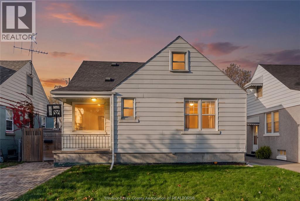2441 Kildare, Windsor, Ontario  N8W 2Y1 - Photo 1 - 26026436